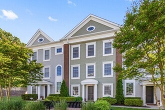 Building Photo - 16 Roosevelt Dr
