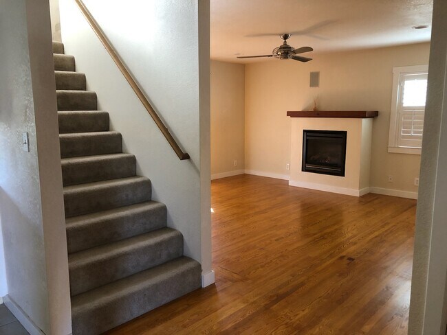 Sala de estar - 304 Dechene Ave