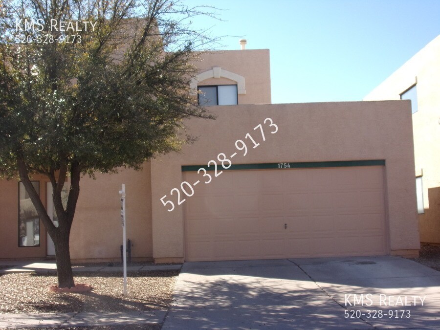 Primary Photo - 1754 E Calle Grandiosa