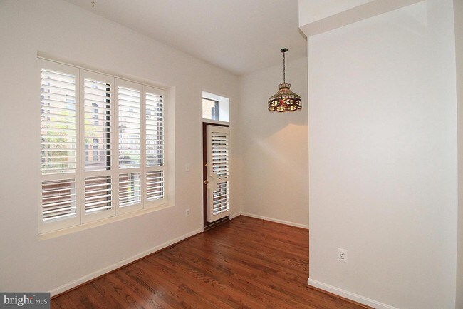 Foto del edificio - 1001 New Hampshire Ave NW