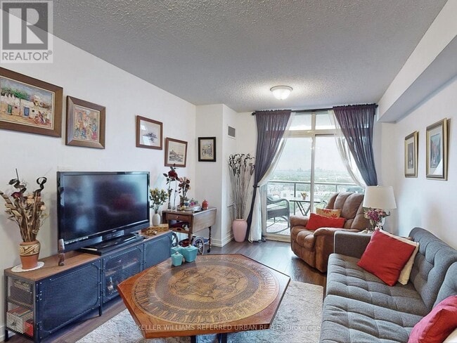 Photo du bâtiment - 816 Lansdowne Ave