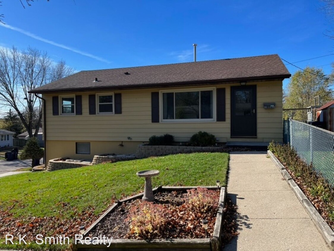 Primary Photo - 3 br, 1.5 bath House - 609 Sutherland Ave.