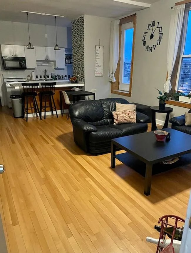 Photo - 1368 W Evergreen Ave Apartment