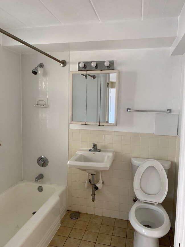 Foto del edificio - 5741 W 35th St