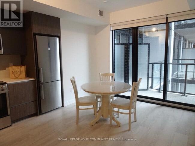 Building Photo - 801 The Queensway