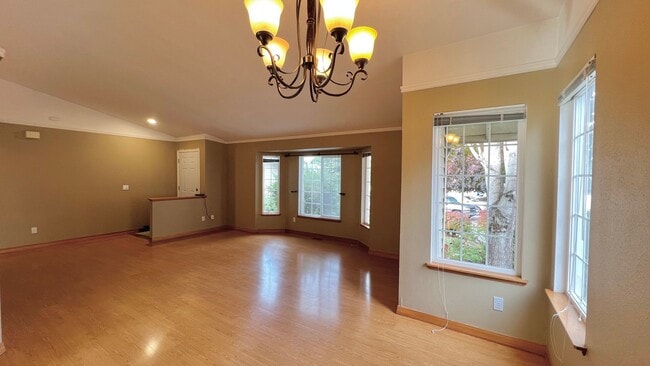 Building Photo - Lovely Rambler Home, Available NOW