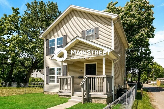 Foto del edificio - 3 Bedroom Pet-Friendly Home in Louisville, KY with Main Street Renewal