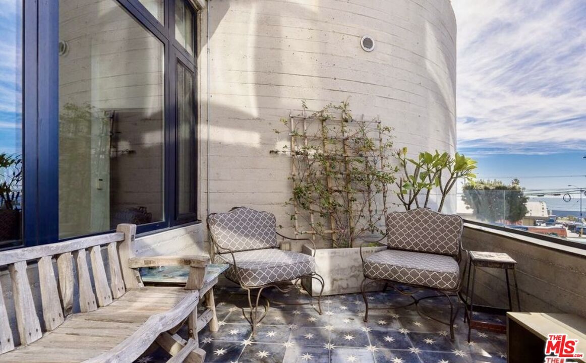 Primary Photo - 17351 W Sunset Blvd