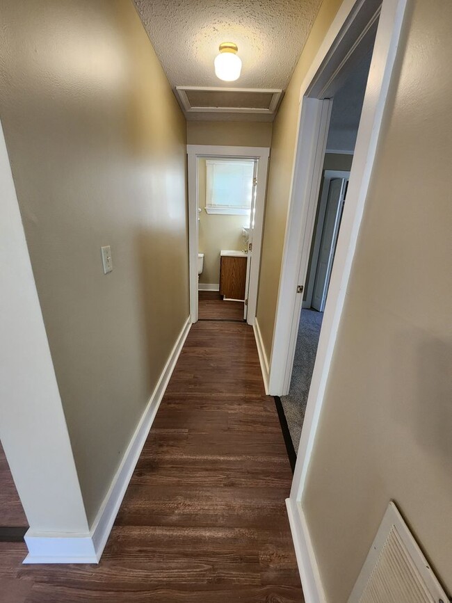 Building Photo - Cottage Style Home