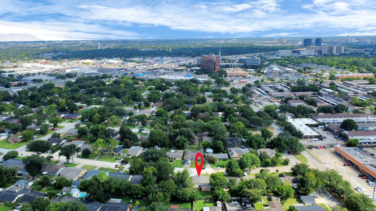 Foto del edificio - 8615 Shadow Crest St