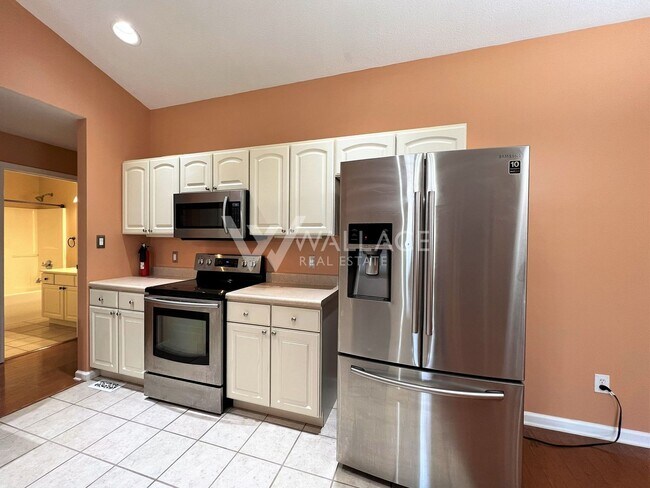 Foto del edificio - SPACIOUS 3 BEDROOM CONDO IN ANDERSON RIDGE...
