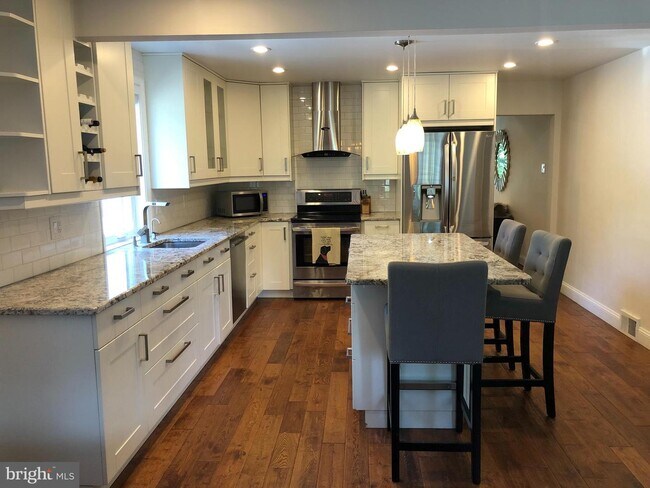 Foto del edificio - 1630 Bonnie Brae Dr