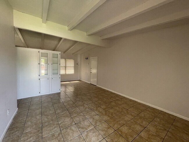 Building Photo - 909 Virgil Dr