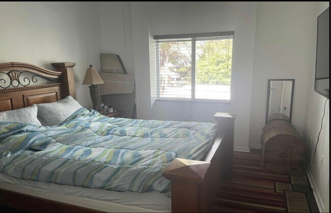 Foto del edificio - 2408 NE 135th St