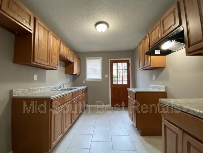 Building Photo - 2142 Lowell Ave