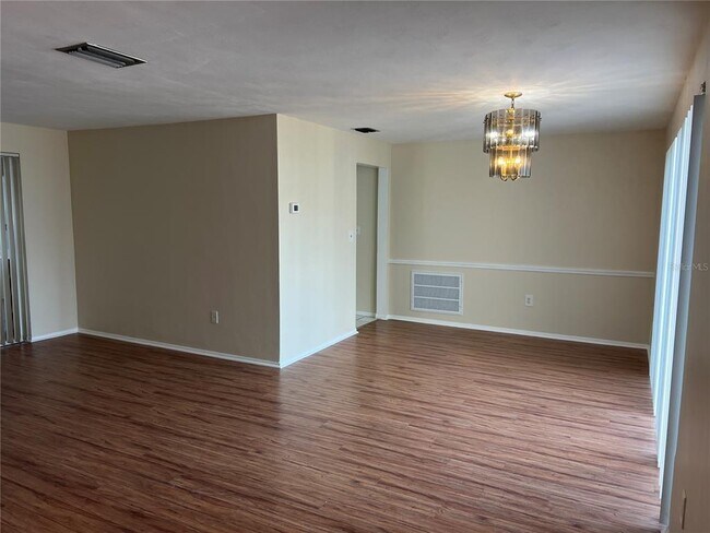 Building Photo - 4216 Hillsdale Dr