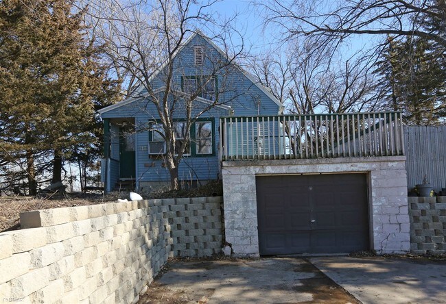Foto del edificio - 313 McLeod Ave S