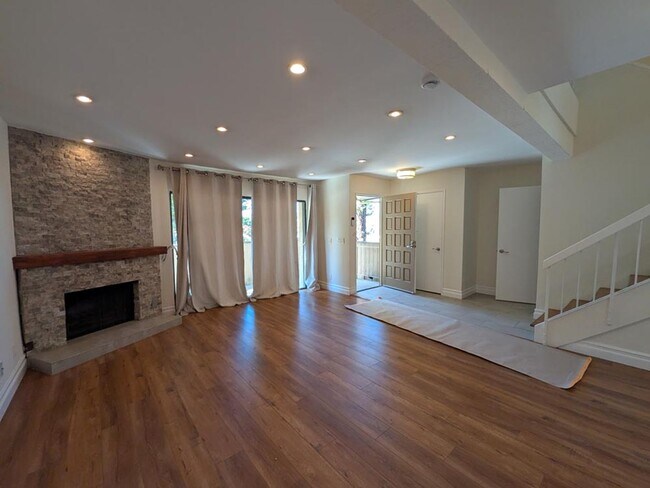 Foto del edificio - 10051 Topanga Canyon Blvd