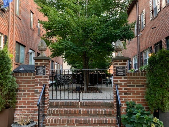 Primary Photo - 517 Randolph Ct