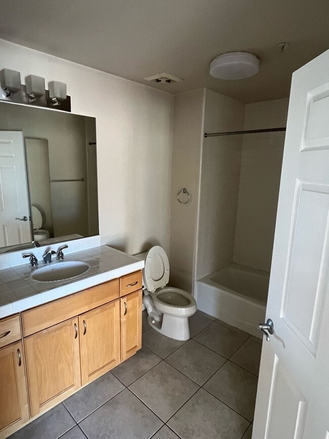 Foto del edificio - Stunning 2-Bedroom Condo with Panoramic Downtown Views