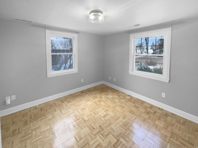 Building Photo - 281 E Selby Blvd