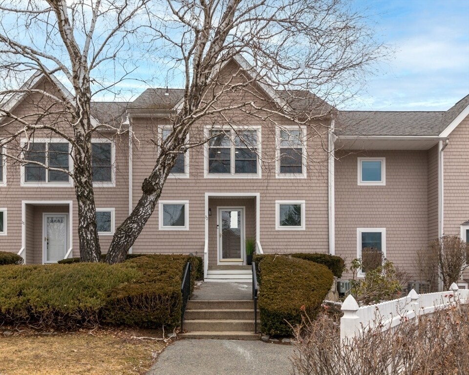 Primary Photo - 32 Whaler Ln