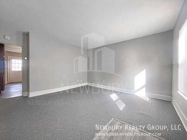 Foto del edificio - Spacious & Updated 2-Bedroom Row Home – Mo...