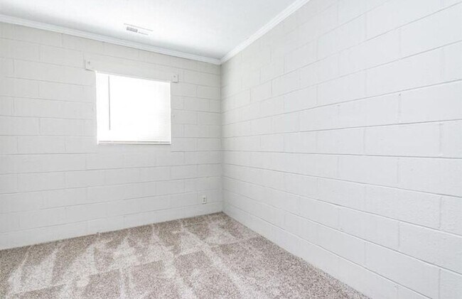 Foto del edificio - Updated 2-Bed, 1-Bath Townhouse Just Minut...
