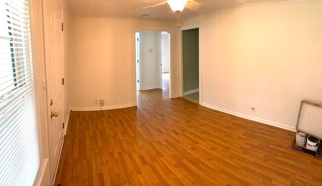 Building Photo - Duplex available in the Heart of Nashville...