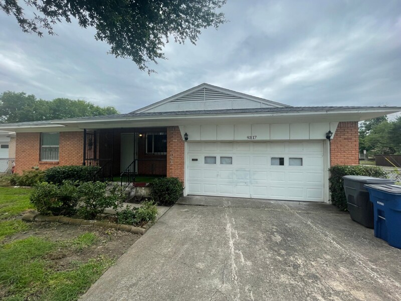 Foto principal - 9317 Rustown Dr