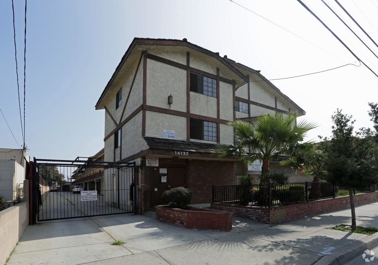 Primary Photo - 14132 Prairie Ave