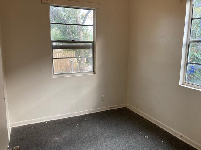 Foto del edificio - 1347 Mt Herman St