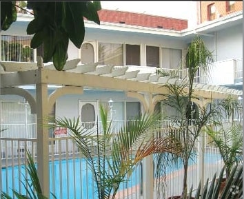 Piscina - 455 S. Catalina