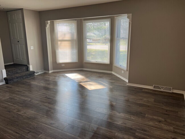 Foto del edificio - 770 N Main St