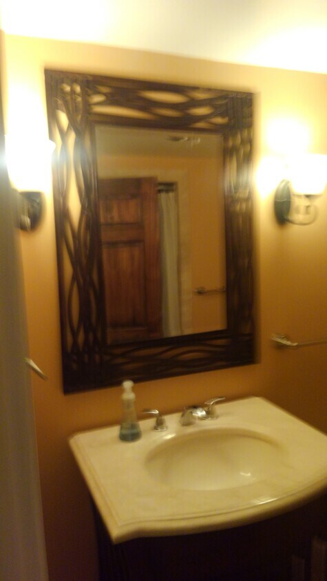 Foto principal - 547 E Grand River Ave