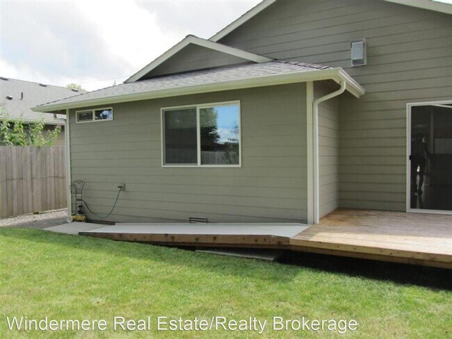 Building Photo - 3 br, 2 bath House - 717 Pecks Dr