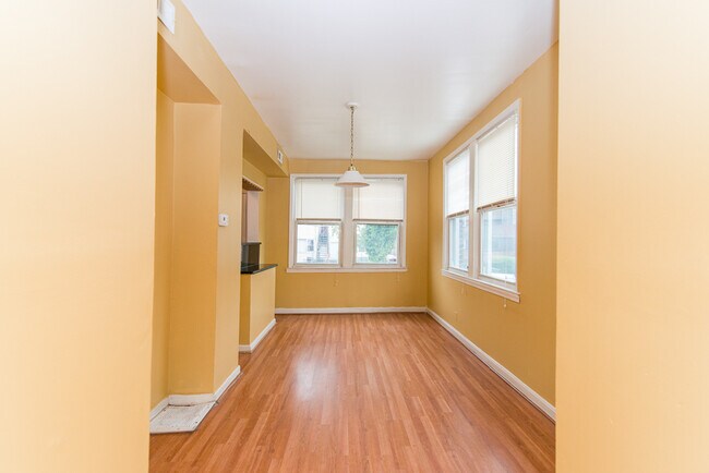 Building Photo - 1415 Holbrook St NE