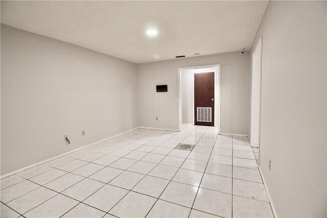 Building Photo - 4375 SW 53rd Ave