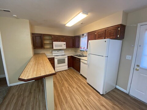 Foto del edificio - "Charming 2-Bed, 1.5 bath Townhouse Retreat in Saint George