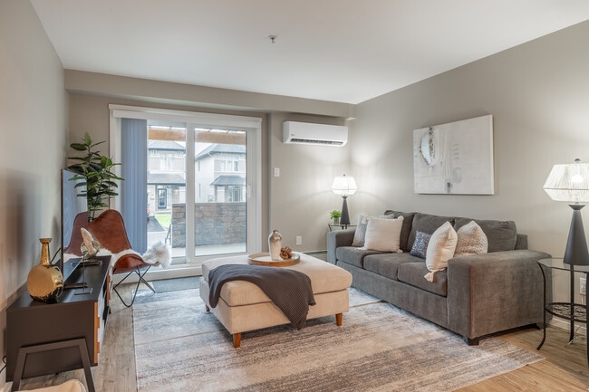 Blackstone Village - Appartement 2 chambres, 2 salles de bain - 855 pi² - Salon - Blackstone Village