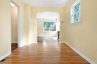 Building Photo - 14343 Interlake Ave N