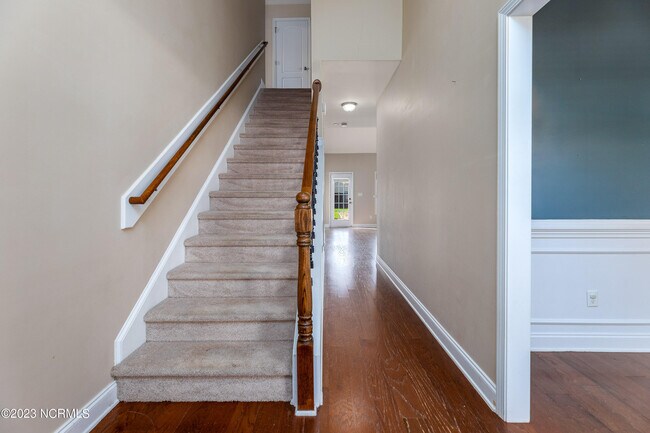 Building Photo - 228 Maidstone Dr