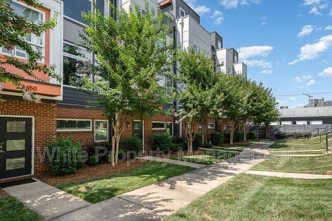 Foto del edificio - 2446 Brelade Place