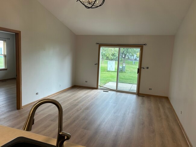 Building Photo - 1308 Jenna Dr