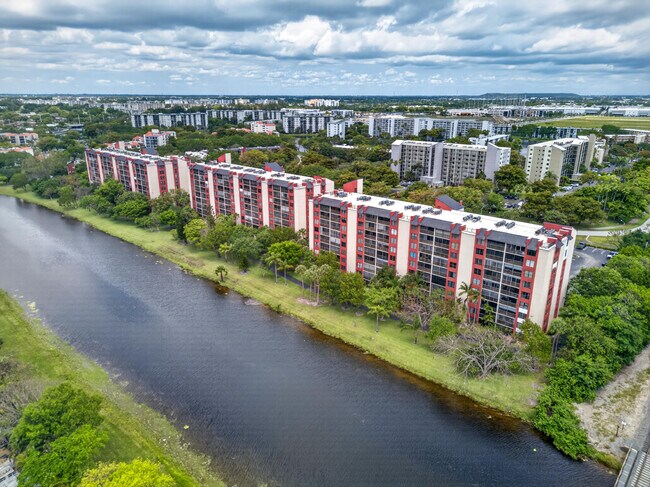 Foto del edificio - 2200 S Cypress Bend Dr