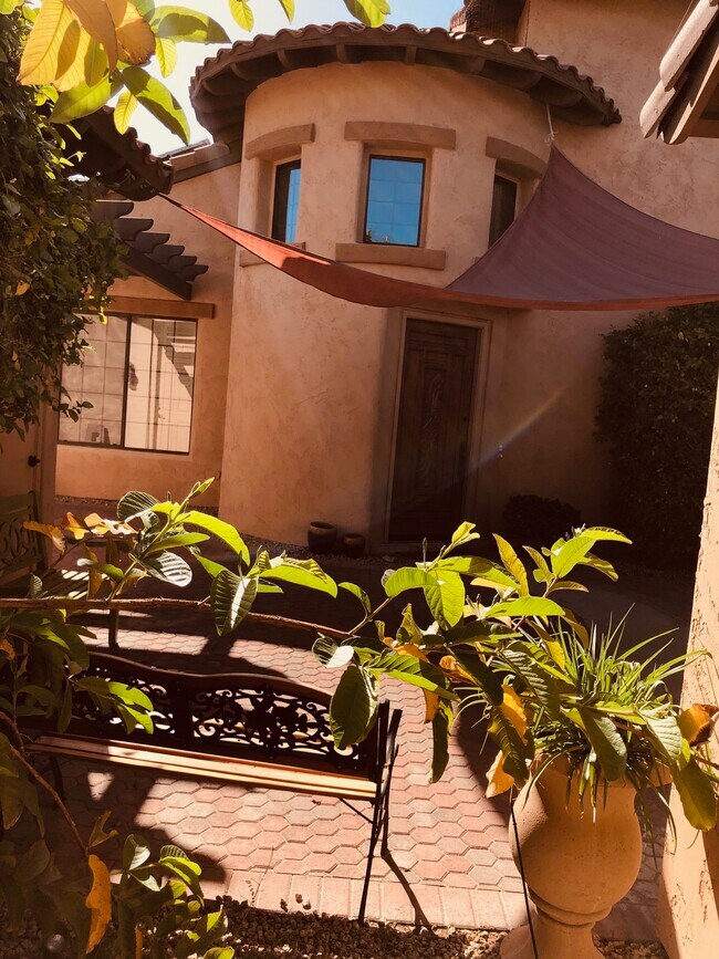 Foto del edificio - 2652 N 143rd Dr