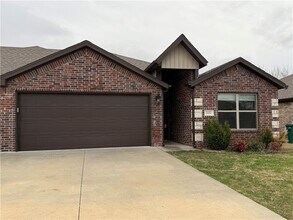 Building Photo - 522 Vee St