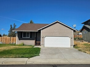 Building Photo - 592 SW Cedar Hill Dr