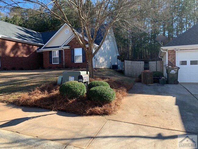 Building Photo - 231 Birch Valley Dr