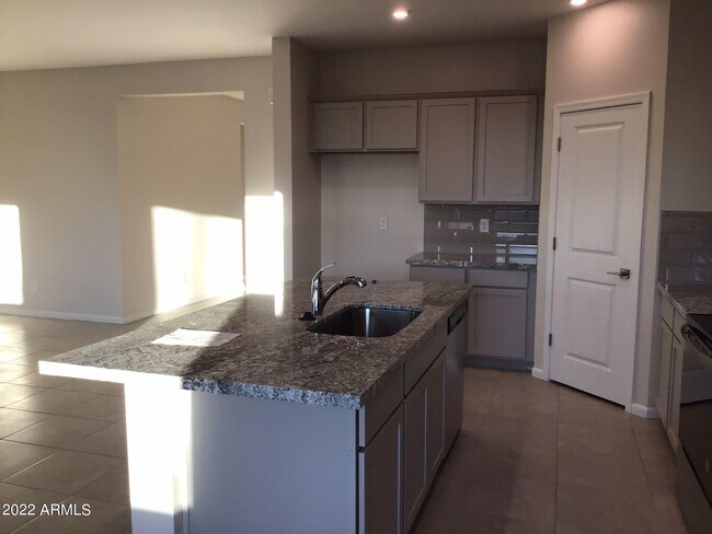 Foto del edificio - 691 S Silvercreek Pl